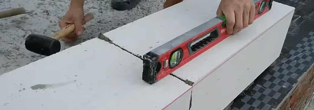 Кирпич или газоблок - что выбрать для строительства дома