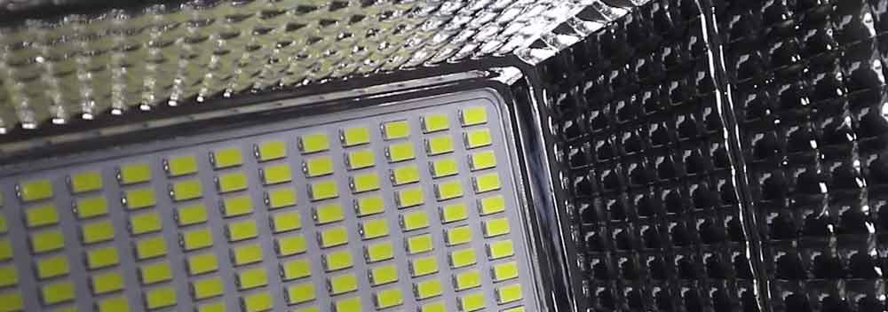 LED прожектор на сонячній батареї