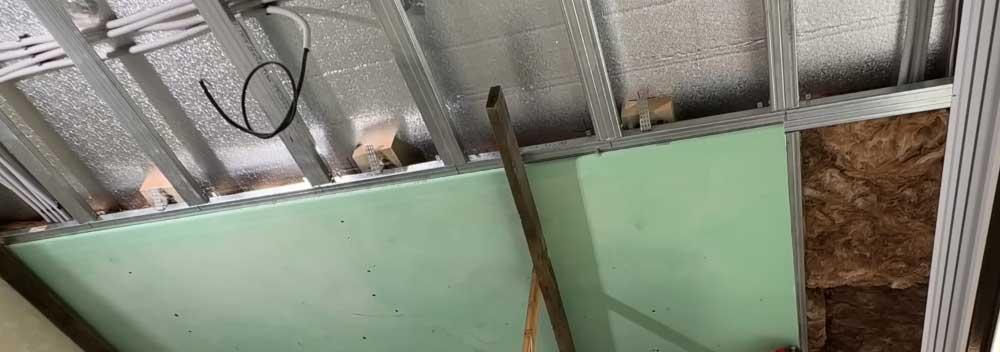 Монтаж потолка из гипсокартона своими руками: пошаговая инструкция